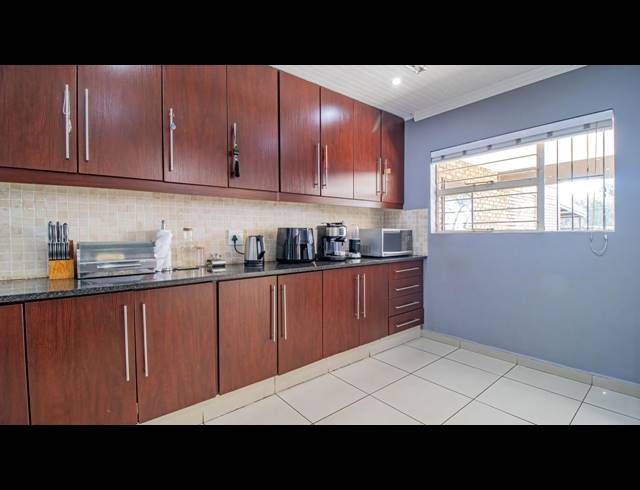 4 BEDROOM FREESTANDING FOR SALE IN BASSONIA